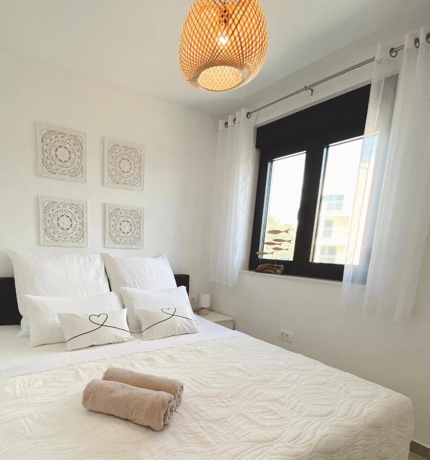 Apartment Agnes With 63 M2 Rooftop Terrace, Grill And Pool Okrug Gornji Eksteriør billede