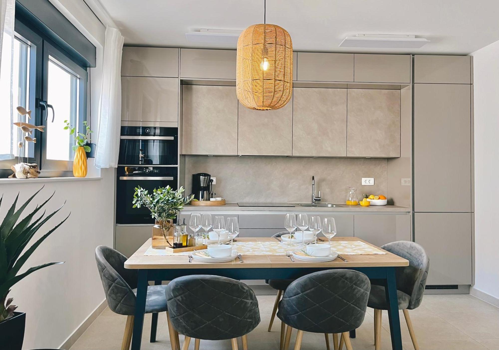 Apartment Agnes With 63 M2 Rooftop Terrace, Grill And Pool Okrug Gornji Eksteriør billede